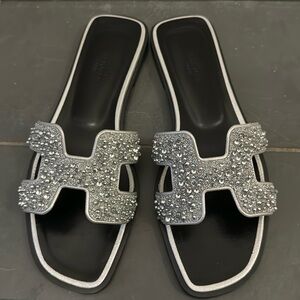 Authentic Brand New Hermés Oren Sandal Gris Argente Sz. 36.5